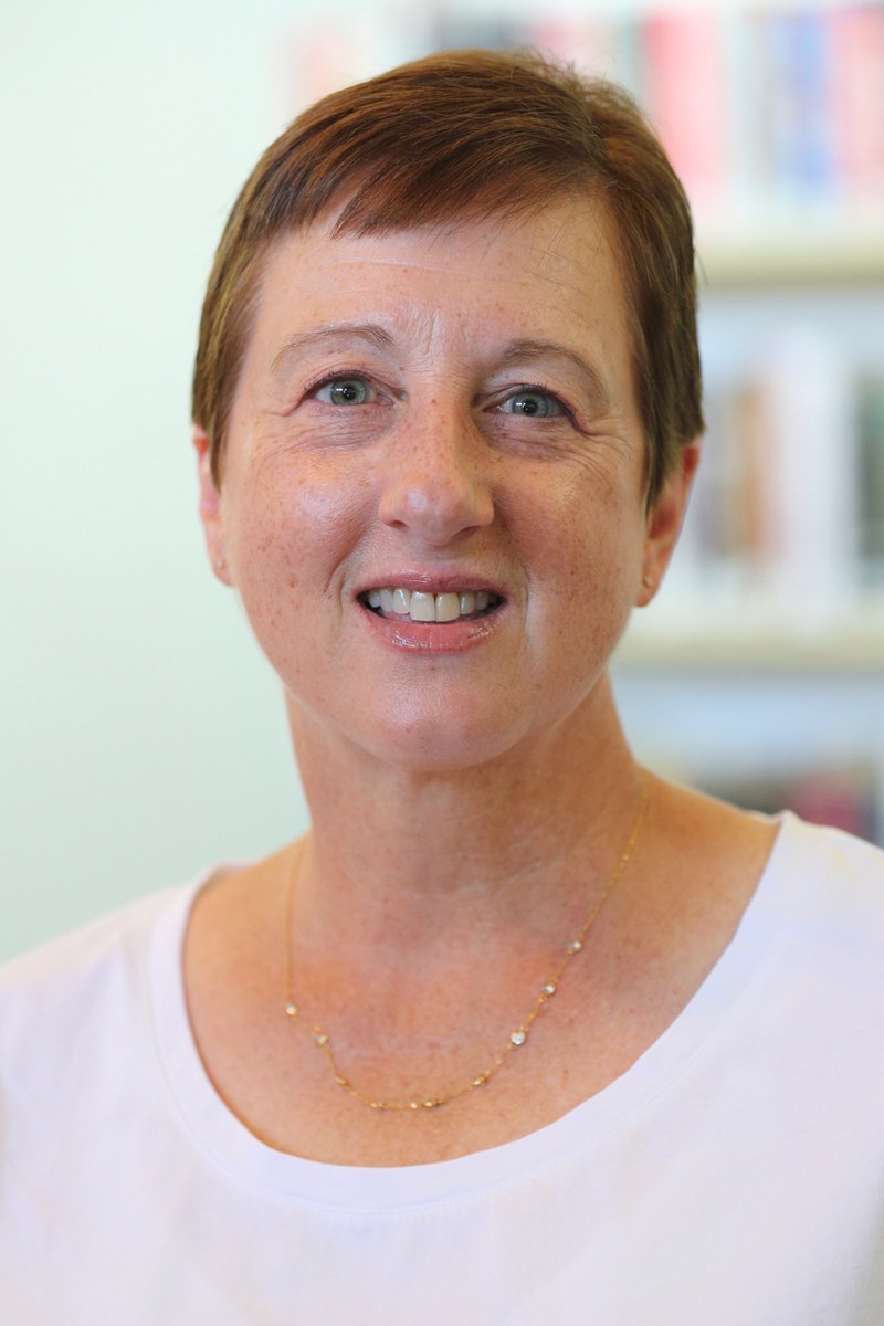 Library Assistant Linda Baez headshot