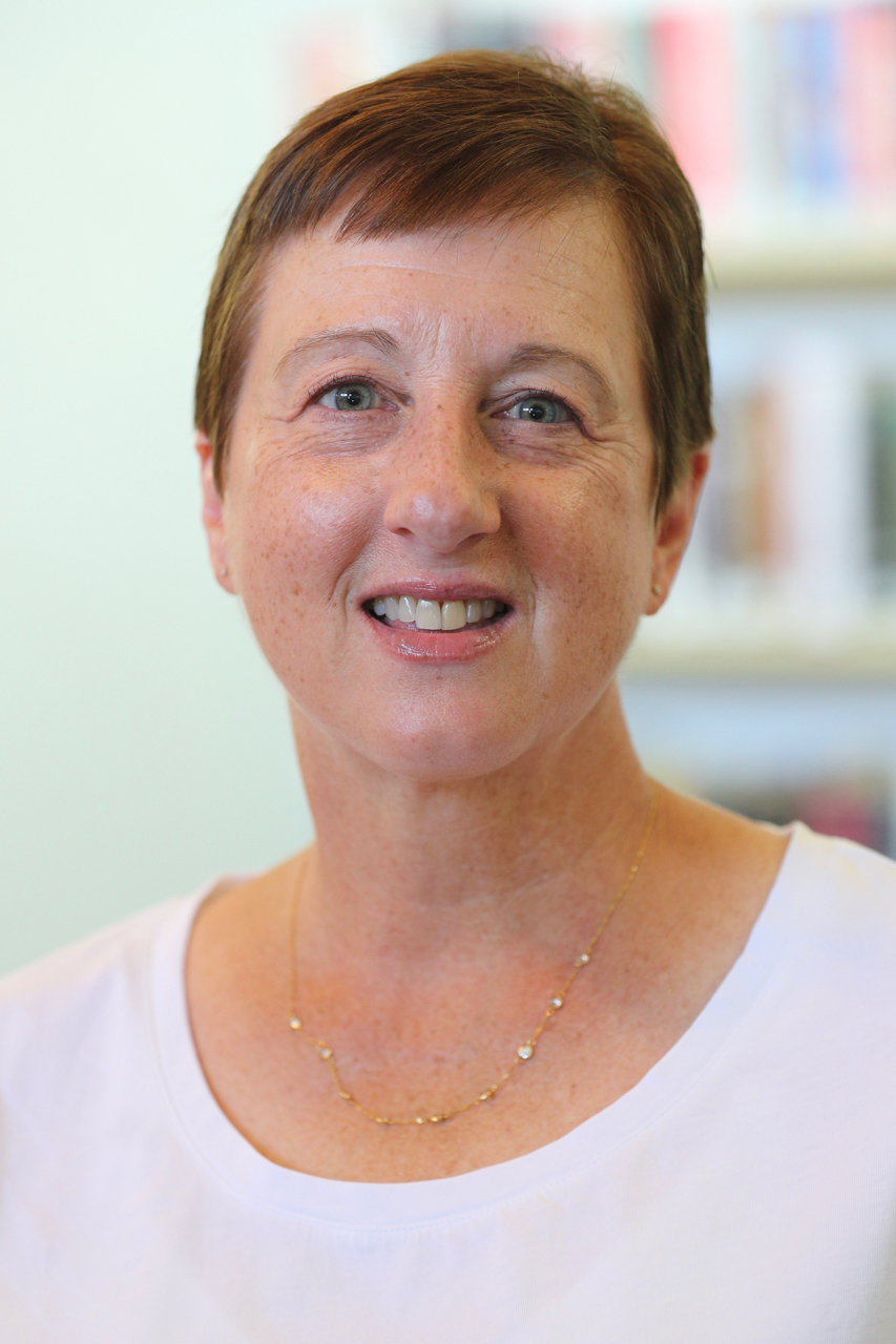Library Assistant Linda Baez headshot